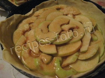 Американский пирог с яблоками и карамелью