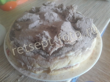 Бисквитный торт с ореховым коржом, заварным кремом и вареньем