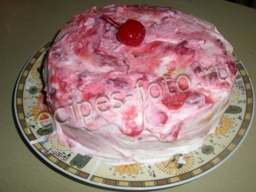 Бисквитный торт с вишней и сметанным кремом