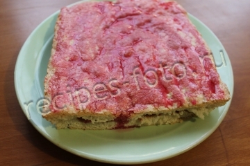 Бисквитный торт со сгущенкой и вишней