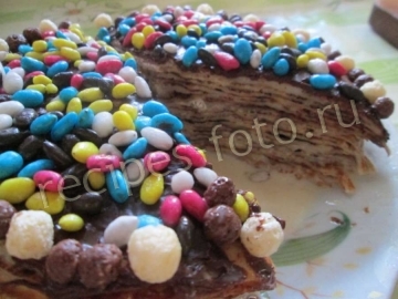 Блинный торт со сгущенкой и вареньем