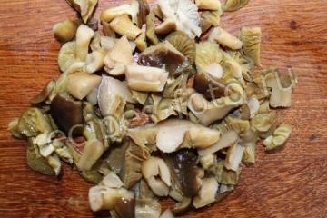 Блины с капустой и грибами на кефире