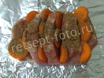 Буженина из свинины с морковью и майонезом в фольге