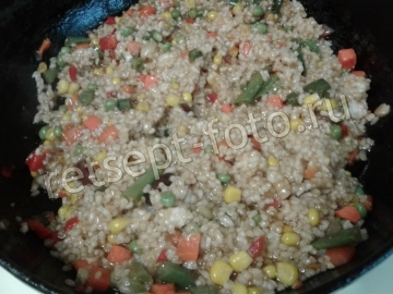 Диетический рис с овощами и соевым соусом