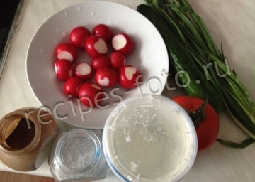 Диетический салат из редиса с огурцом и помидорами без майонеза "Весенний"