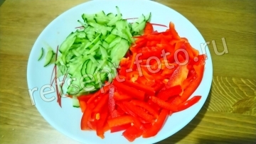 Фунчоза с овощами и соевым соусом