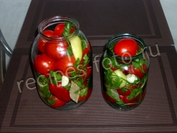 Консервированные помидоры с уксусом и чесноком