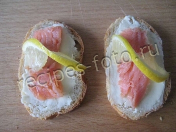 Красивые бутерброды с красной рыбой и лимоном