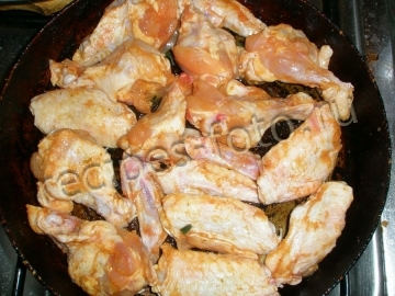 Крылышки в остром медовом соусе в духовке