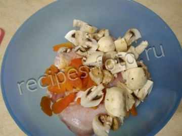 Курица с грибами и курагой в гранатовом соусе