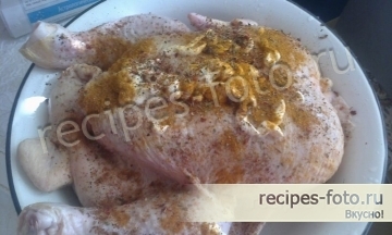 Курица целиком в духовке с медом, лимоном и чесноком