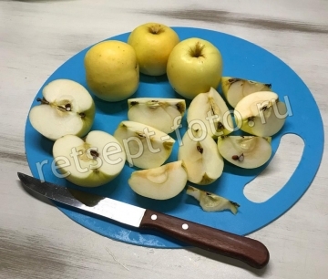 Квашеная капуста с яблоками в кастрюле