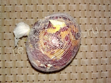 Мраморные яйца в луковой шелухе и зеленке на Пасху