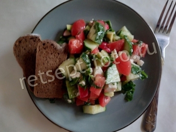 Овощной салат с брынзой и авокадо
