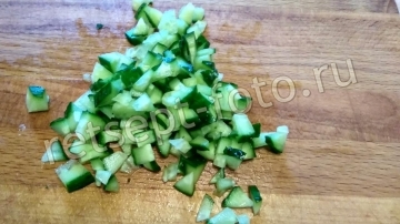 Палтус с цветной капустой и овощами на сковороде
