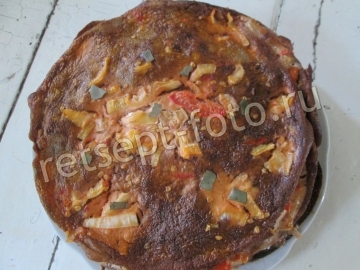 Печеночный торт с овощной начинкой в духовке