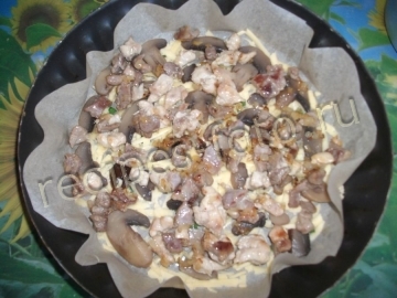 Пирог на кефире с курицей, грибами и сыром в духовке
