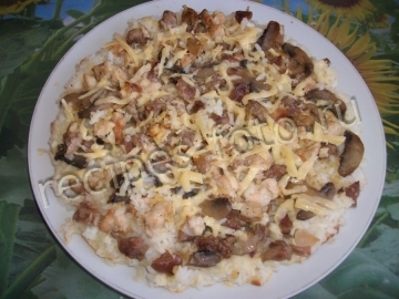 Пирог на кефире с курицей, грибами и сыром в духовке