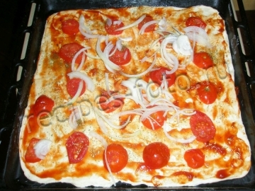 Пицца с колбасой и кукурузой в домашних условиях