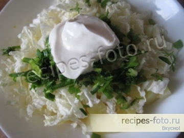 Простой картофельный салат с пекинской капустой и яйцом