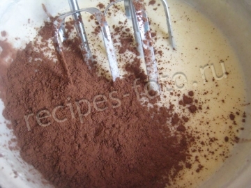Простой шоколадный крем из сметаны с какао для торта