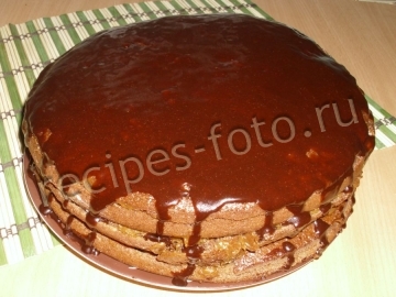 Простой шоколадный торт на сметане со сгущенкой