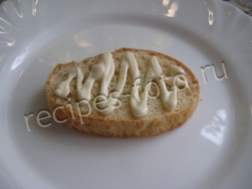 Простые бутерброды с селедкой и яйцом на праздничный стол