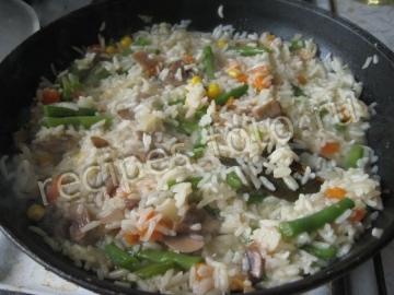 Рис с замороженными овощами и грибами на сковороде: рецепт с фото пошагово