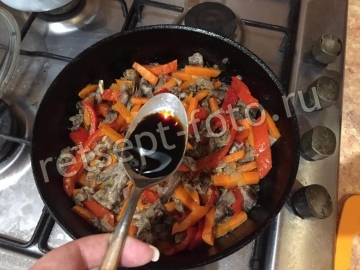 Рисовая лапша с говядиной и овощами