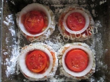 Рыбные котлеты с сыром и помидорами в духовке