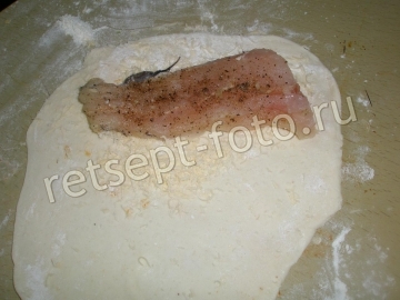 Рыбный пирог с сыром и помидорами на кефире