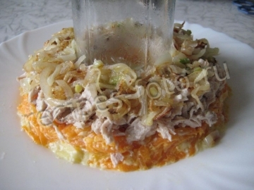 Салат "Гранатовый браслет" с курицей (классический рецепт)