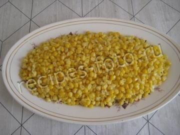 Салат "Кукуруза" с ветчиной и огурцом слоями