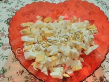 Салат "Нежность" с крабовыми палочками и яблоками