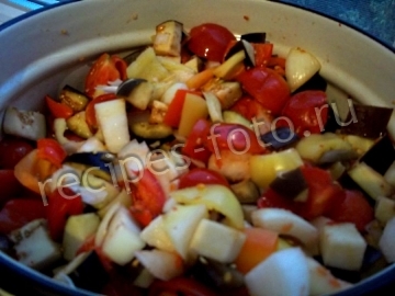 Салат из баклажанов с помидорами и перцем  на зиму