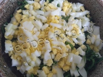 Салат из черемши, яиц и картошки с майонезом