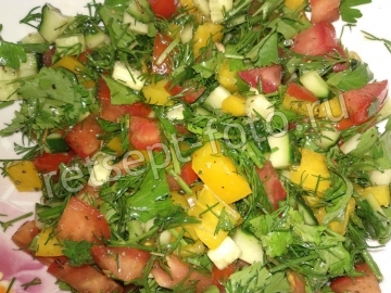 Салат с адыгейским сыром, помидорами и огурцами