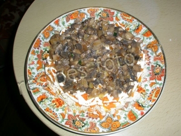 Салат с курицей и грибами слоями