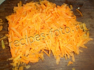 Салат с курицей, сыром и морковью