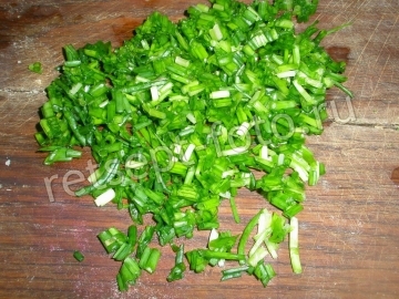 Салат с мидиями и листьями салата