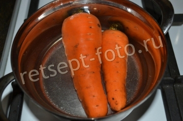 Салат с печенью, морковью и яйцом