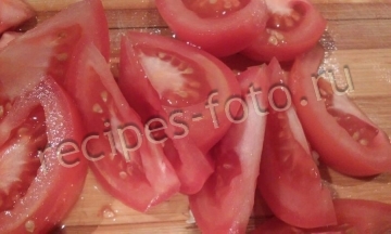 Салат с пекинской капустой, сыром и помидорами