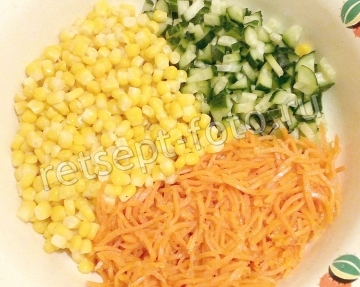 Салат с жареной курицей и корейской морковью