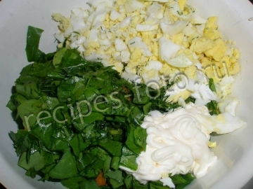 Салат со шпинатом и яйцом