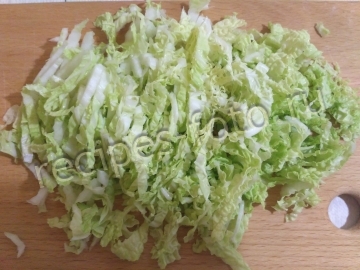 Салат со шпротами и зеленым горошком