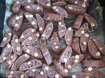 Шоколадные кантучини с орехами