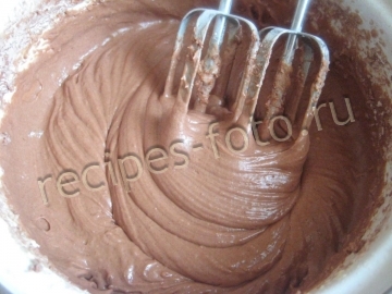 Шоколадный кекс с вишней на сметане
