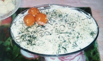 Слоеный салат с копченой курицей и помидорами на праздник