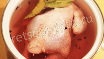 Сочная курица в беконе запеченная целиком в духовке