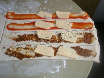 Сосиски в слоеном тесте с сыром